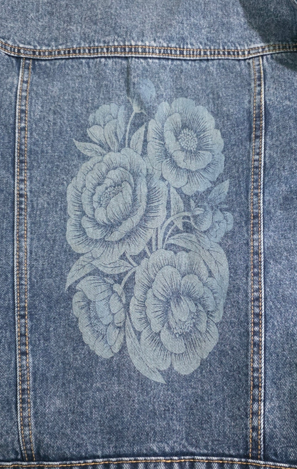 a close up of a jean